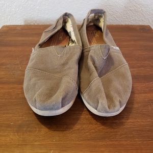Grey canvas Toms